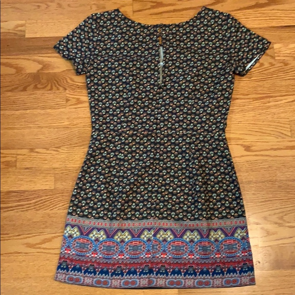 Beautiful streamlined dress! Think Spring👗🌷☀️ - Picture 4 of 6